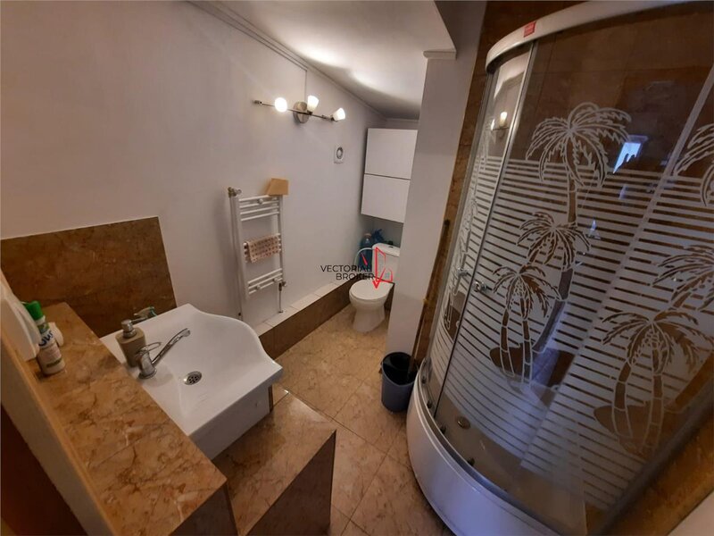 Fundeni, garsoniera de 58 mp la etajul unei vile.